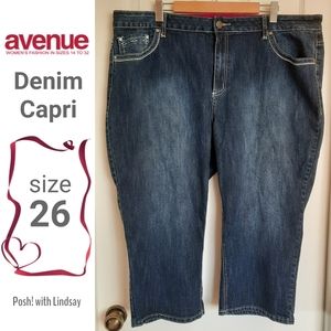 Avenue Denim Stretch Capri - size 26